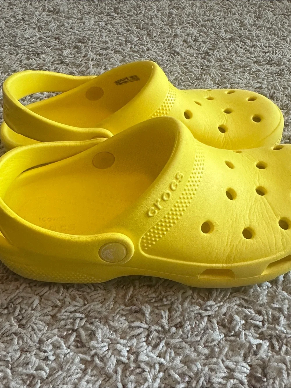 CROCS Classic Clog for Kids in Bright Yellow size J3